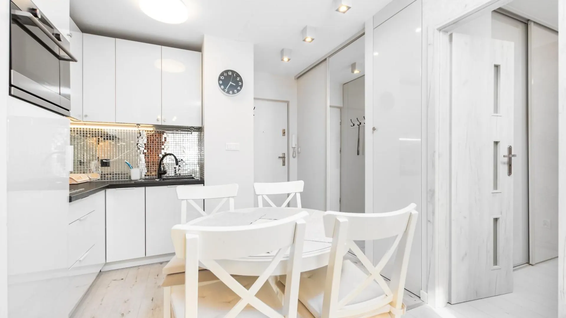 Super Centrum Pereca 2 By Homeprime Warsaw Apartment